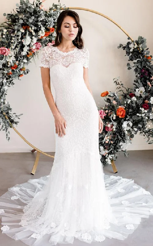 Elegant Sheath Bateau Lace Short Sleeve Floor-length Wedding Dress with Court Train and Appliques-715921