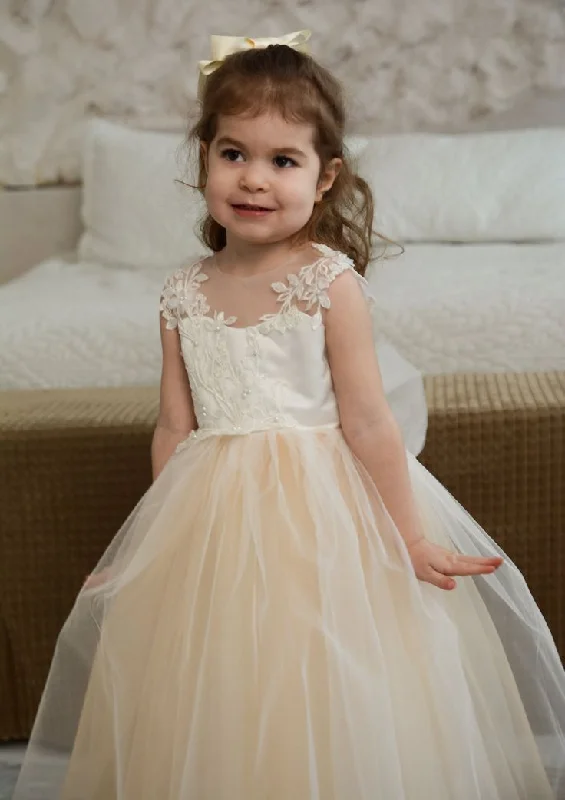 Pretty Girl Dress With Bow Back Detachable Train